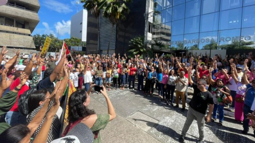  Professores entram em greve na Bahia